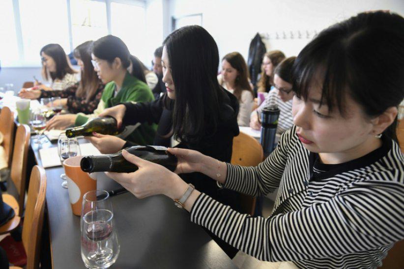 School of Wine (école des vins) de Dijon<br><b>Les étudiants chinois viennent percer les secrets du vin de Bourgogne</b>