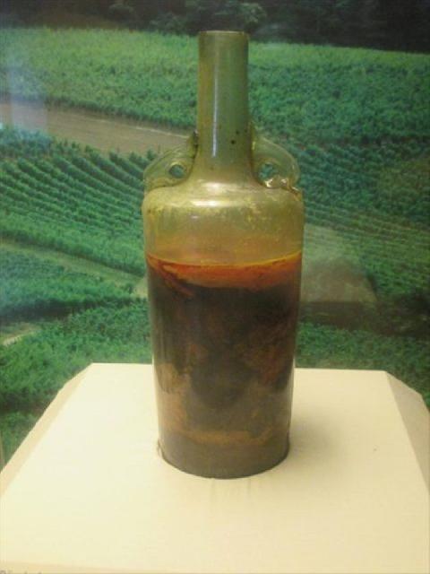 Insolite<br><b>La plus vieille bouteille de vin du monde a plus de 1650 ans</b>